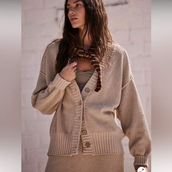 FREE PEOPLE- Hailee Cardi - Picture 1 of 4
